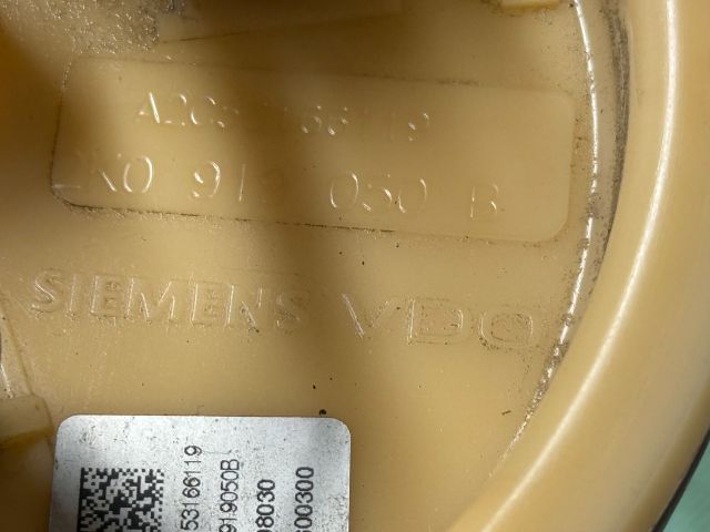 bontott VW CADDY Üzemanyag Szivattyú