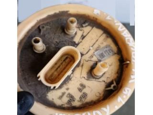 bontott VW CADDY Üzemanyag Szivattyú