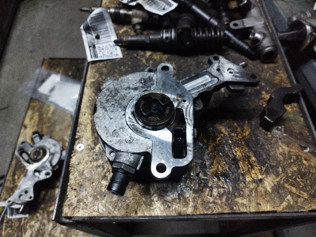 bontott VW CADDY Vákumpumpa