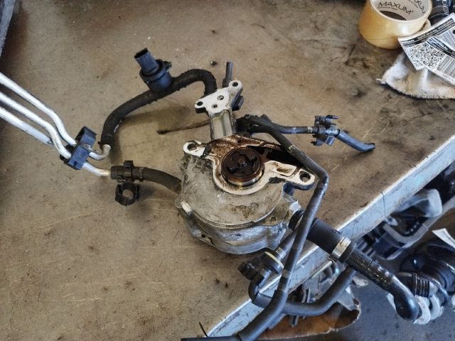 bontott VW CADDY Vákumpumpa