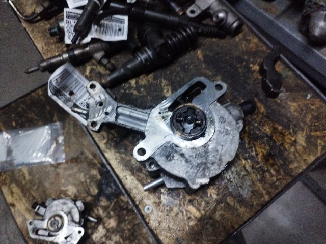 bontott VW CADDY Vákumpumpa