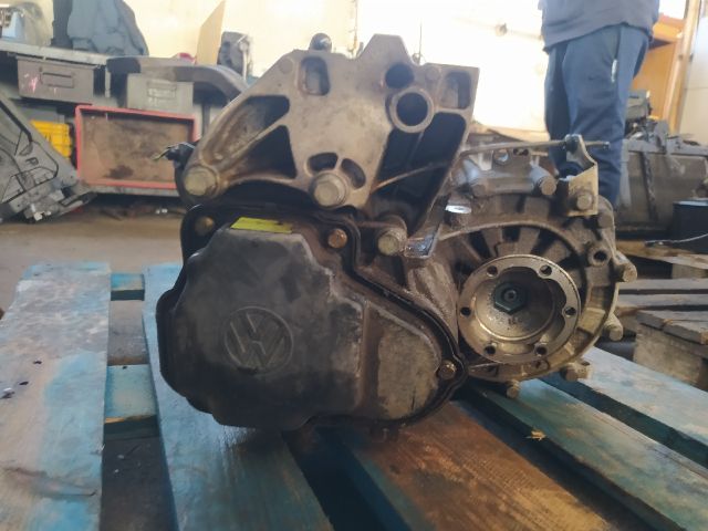 bontott VW CADDY Váltó (Mechanikus)