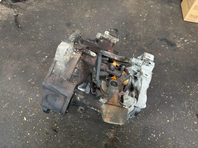 bontott VW CADDY Váltó (Mechanikus)