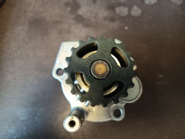 bontott VW CADDY Vízpumpa