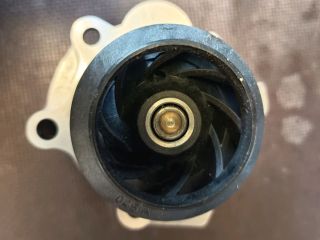 bontott VW CADDY Vízpumpa