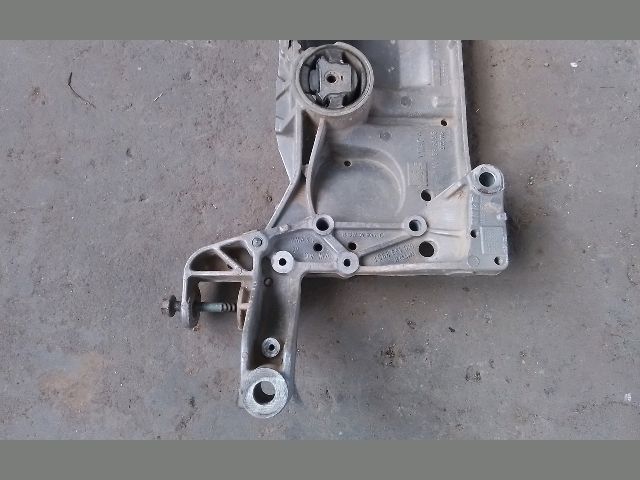 bontott VW CADDY Első Bölcső