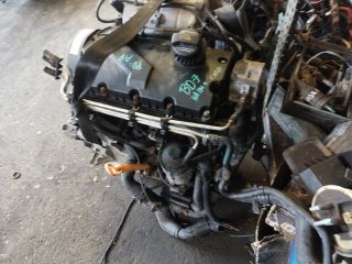 bontott VW CADDY Motor (Fűzött blokk hengerfejjel)