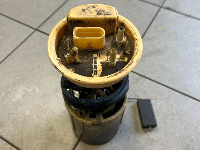 bontott VW CADDY Üzemanyag Szivattyú