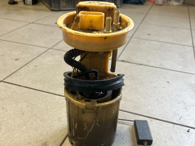 bontott VW CADDY Üzemanyag Szivattyú