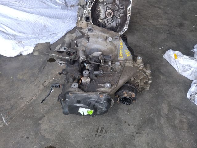 bontott VW CADDY Váltó (Mechanikus)