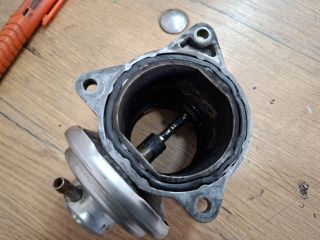 bontott VW CADDY EGR / AGR Vákum Szelep