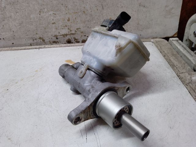 bontott VW CADDY Főfékhenger