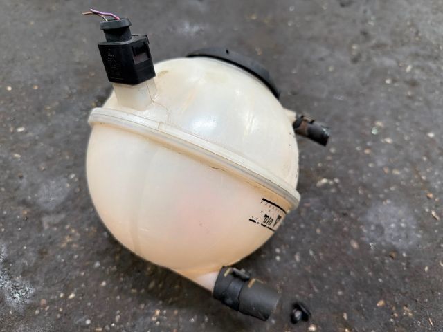 bontott VW CADDY Kiegyenlítő Tartály