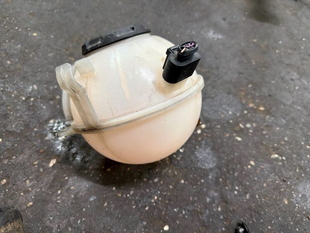 bontott VW CADDY Kiegyenlítő Tartály