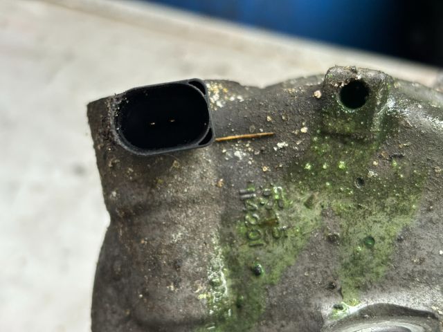 bontott VW CADDY Klímakompresszor