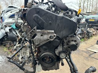 bontott VW CADDY Komplett Motor (Segédberendezésekkel)