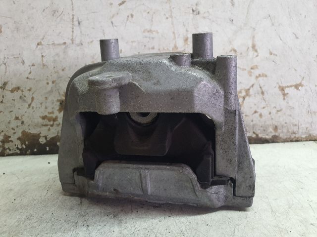 bontott VW CADDY Motor Tartó Bak (Fém)