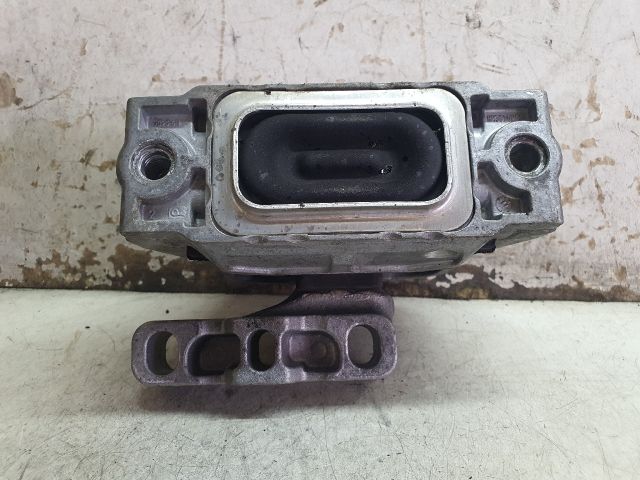 bontott VW CADDY Motor Tartó Bak (Fém)