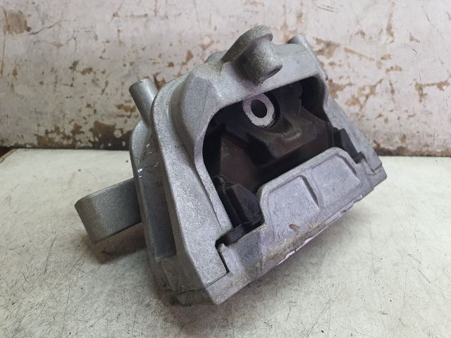 bontott VW CADDY Motor Tartó Bak (Fém)