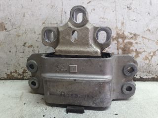 bontott VW CADDY Motor Tartó Bak (Fém)