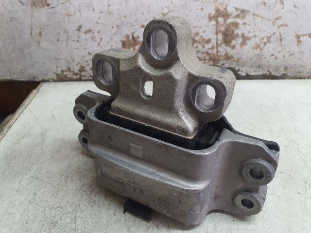 bontott VW CADDY Motor Tartó Bak (Fém)