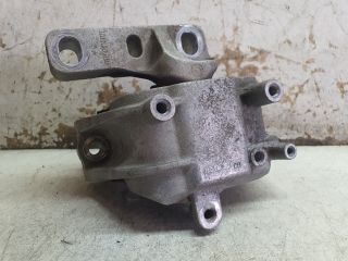 bontott VW CADDY Motor Tartó Bak (Fém)