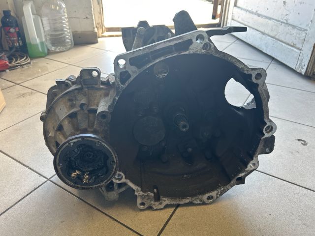 bontott VW CADDY Váltó (Mechanikus)