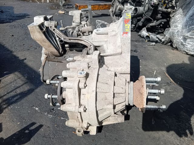 bontott VW CADDY Váltó (Mechanikus)