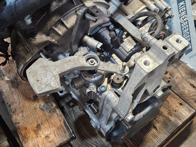 bontott VW CADDY Váltó (Mechanikus)