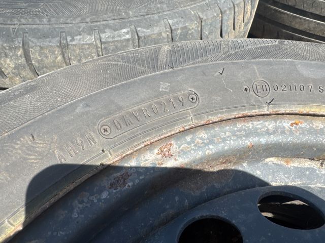 bontott VW CADDY Acélfelni Szett Gumival