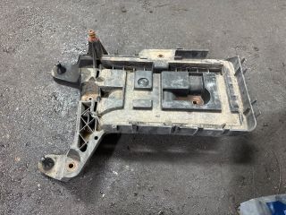 bontott VW CADDY Akkumulátor Tartó