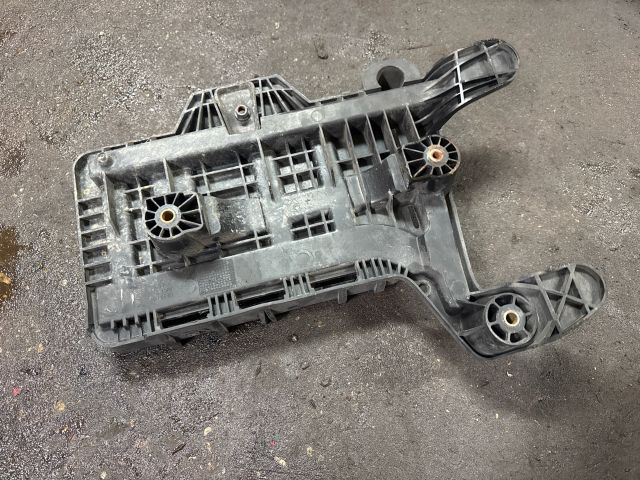 bontott VW CADDY Akkumulátor Tartó