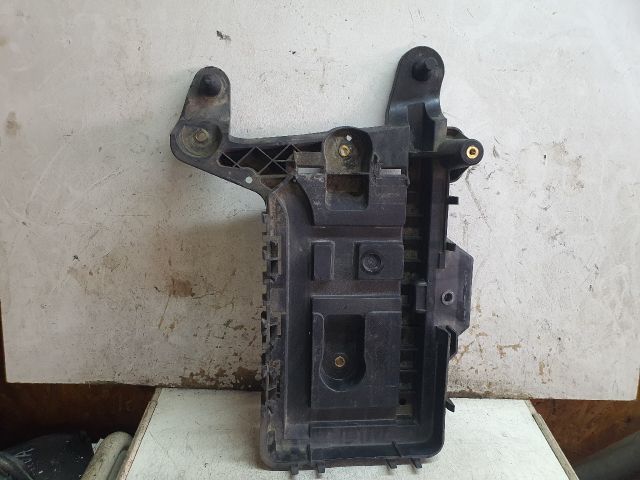 bontott VW CADDY Akkumulátor Tartó