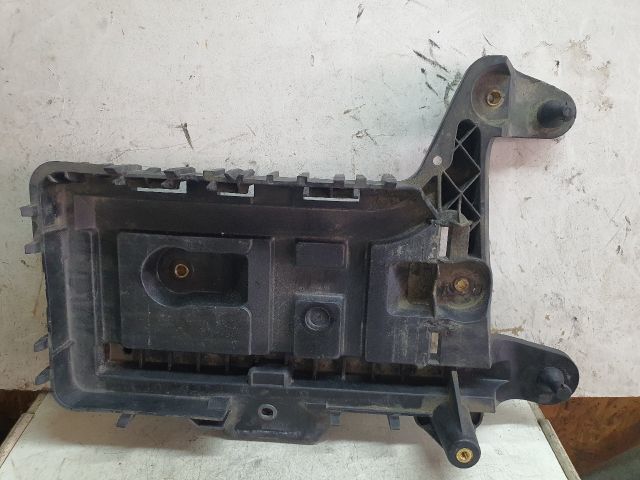 bontott VW CADDY Akkumulátor Tartó