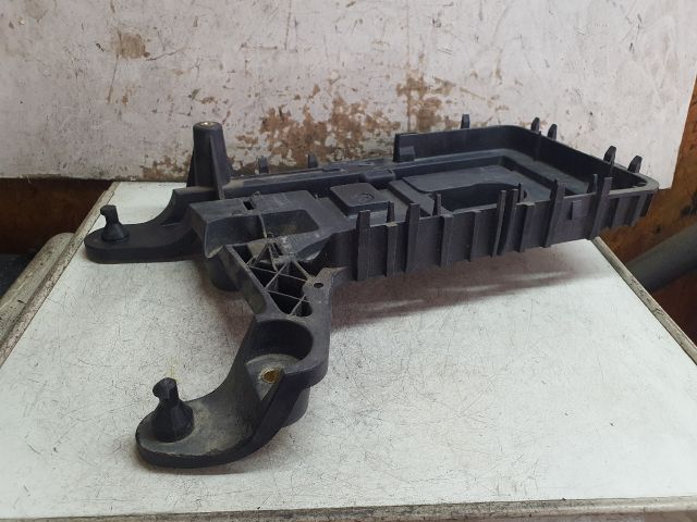 bontott VW CADDY Akkumulátor Tartó