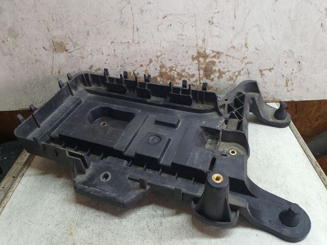 bontott VW CADDY Akkumulátor Tartó