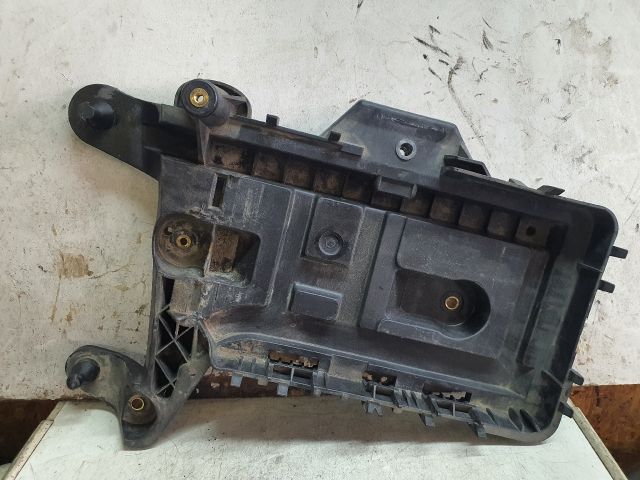 bontott VW CADDY Akkumulátor Tartó