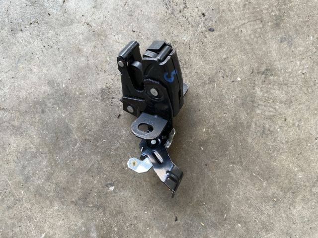 bontott VW CADDY Bal Csomagtérajtó Zárszerkezet