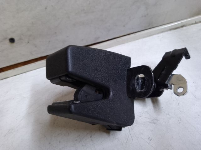 bontott VW CADDY Bal Csomagtérajtó Zárszerkezet