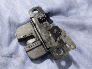 bontott VW CADDY Bal Csomagtérajtó Zárszerkezet