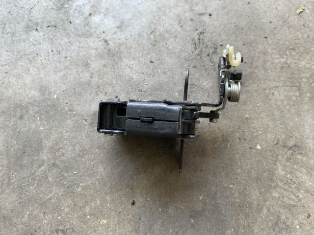 bontott VW CADDY Bal Csomagtérajtó Zárszerkezet