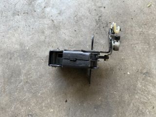 bontott VW CADDY Bal Csomagtérajtó Zárszerkezet