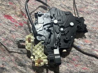 bontott VW CADDY Bal Csomagtérajtó Zárszerkezet