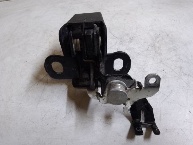 bontott VW CADDY Bal Csomagtérajtó Zárszerkezet