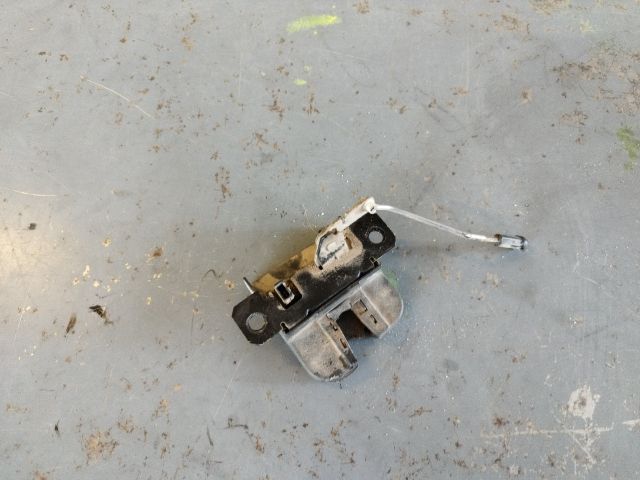 bontott VW CADDY Bal Csomagtérajtó Zárszerkezet