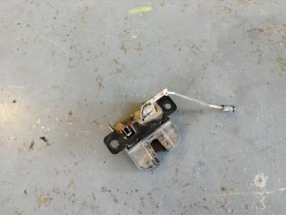 bontott VW CADDY Bal Csomagtérajtó Zárszerkezet