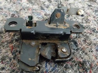 bontott VW CADDY Bal Csomagtérajtó Zárszerkezet