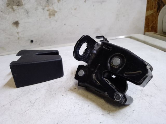 bontott VW CADDY Bal Csomagtérajtó Zárszerkezet