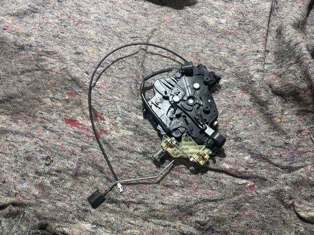 bontott VW CADDY Bal Csomagtérajtó Zárszerkezet