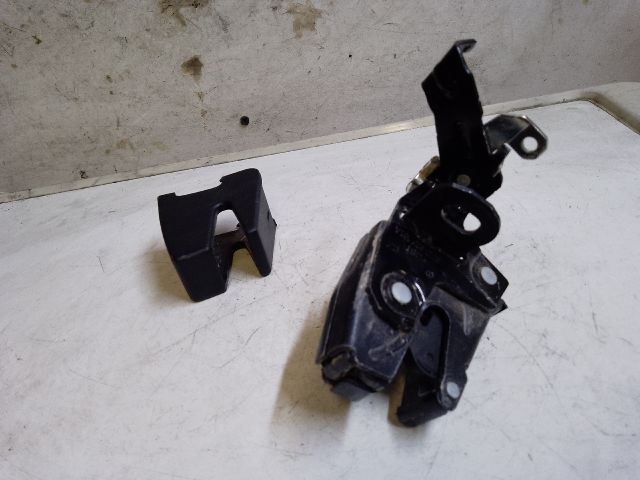 bontott VW CADDY Bal Csomagtérajtó Zárszerkezet